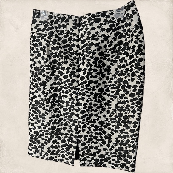 A gorgeous Lundstrom skirt in size 8 - Picture 7 of 7